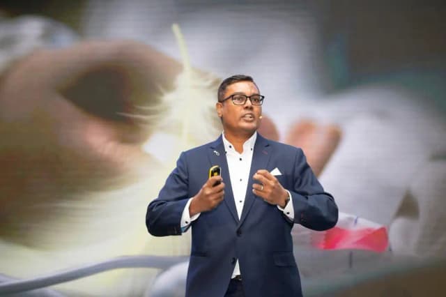 Best AI Keynote Speaker for Events in Singapore