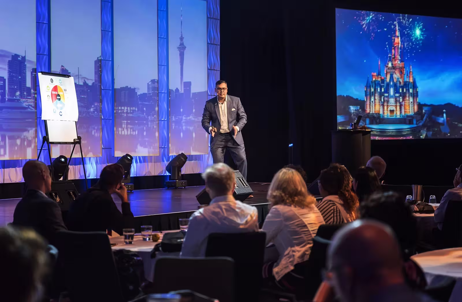 AI Keynote speaker in Dubai AI Keynote speaker in Dubai